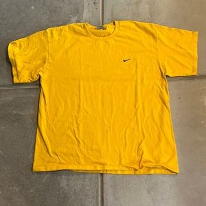 Men’s yellow Nike t-shirt
